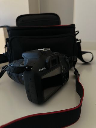 Cámara Canon EOS 2000D Negra kit
