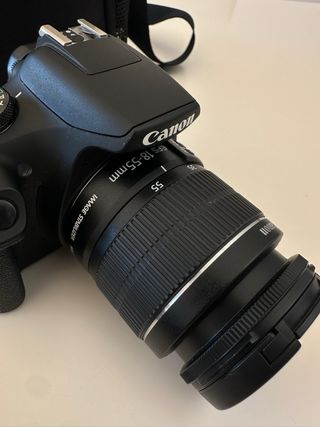 Cámara Canon EOS 2000D Negra kit