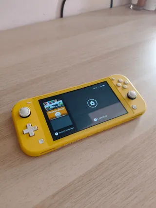Nintendo Switch Lite Amarilla + Funda
