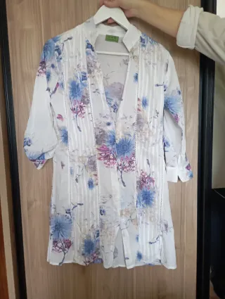 Camisa ligerita floral talla M