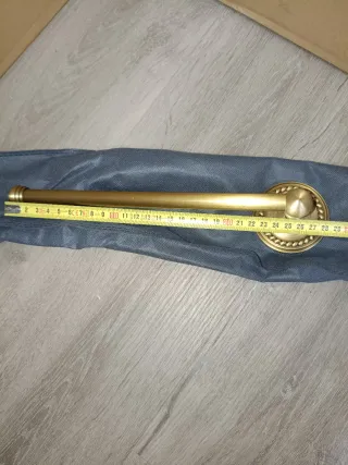 Soporte toallero dorado metal