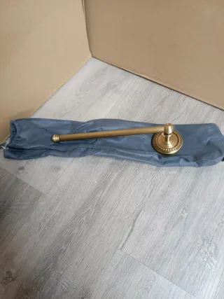 Soporte toallero dorado metal