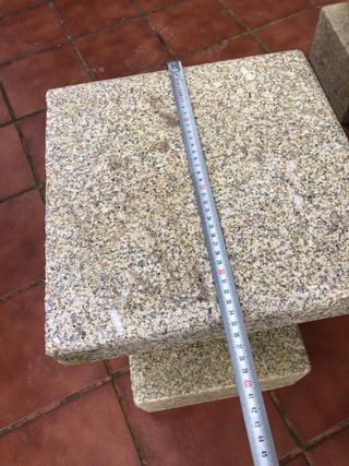 Mesa piedra + barril y 4 taburetes granito