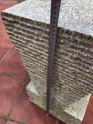 Mesa piedra + barril y 4 taburetes granito