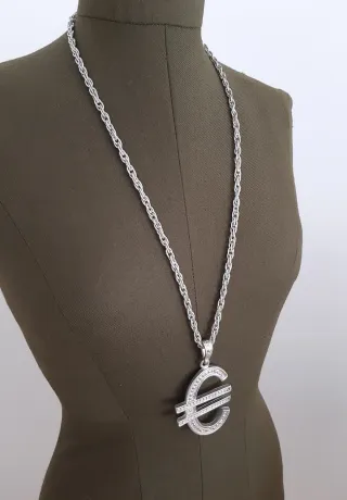 Colgante Símbolo Euro con Circonitas