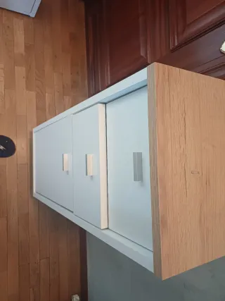 Mueble  blanco y madera, apto para baño