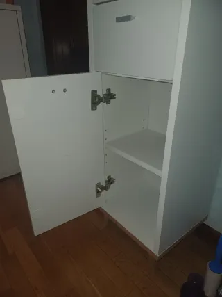 Mueble  blanco y madera, apto para baño