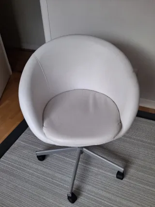 Silla giratoria Ikea Skruvsta blanca