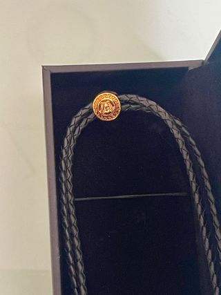 Collar Versace Cuero Trenzado Dorado