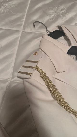 Trajes de comunión blancos y dorados Almirante