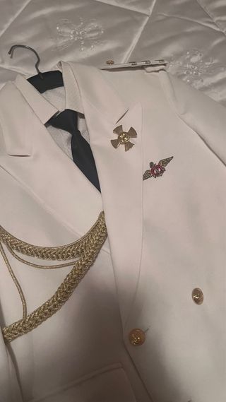 Trajes de comunión blancos y dorados Almirante