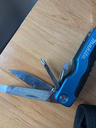 Pinza Multiusos Makita 10 Herramientas