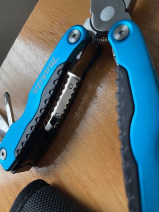 Pinza Multiusos Makita 10 Herramientas