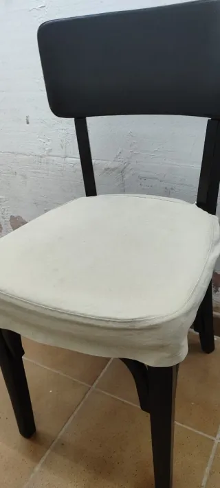 Juego 4 sillas madera negras y asiento beige