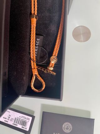 Colgante Versace Cuero Trenzado Unisex Caramelo