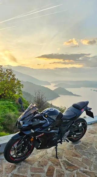 Suzuki GSXR250 ABS Negra