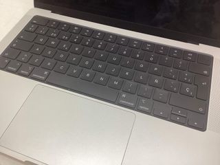 portatil apple apple macbook pro m3 8-core 4.0 14 (10gpu) (2023) (a2918)