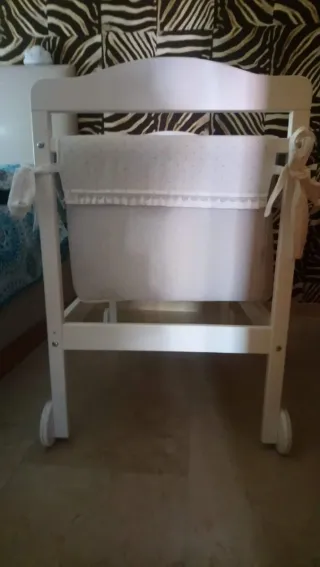 Mini cuna de madera