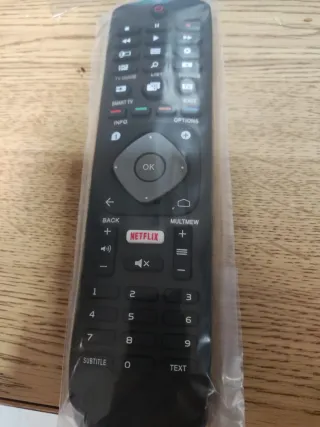 Mando a distancia  universal Philips Smart TV.
