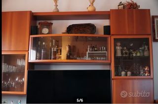 Mobile soggiorno con vetrine