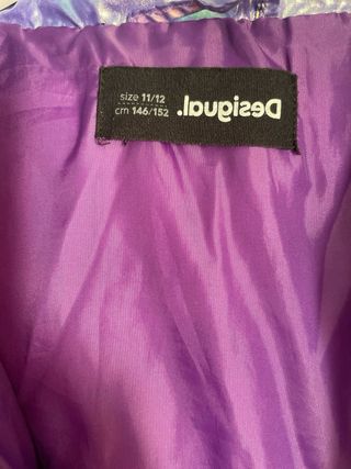 Cazadora Desigual niña efecto iridiscente
