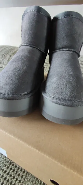 Botas grises de pelo