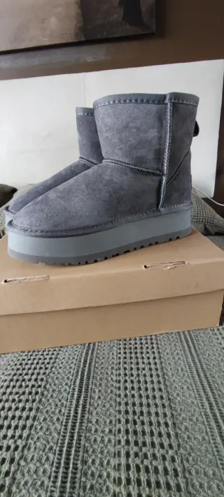 Botas grises de pelo