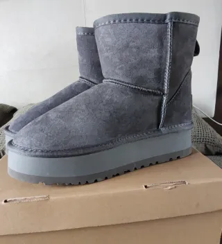 Botas grises de pelo