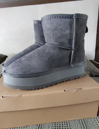 Botas grises de pelo