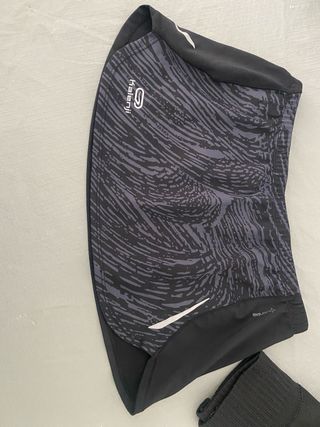 Falda deportiva Kalanj negra y gris
