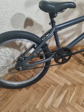 Bicicleta BMX gris