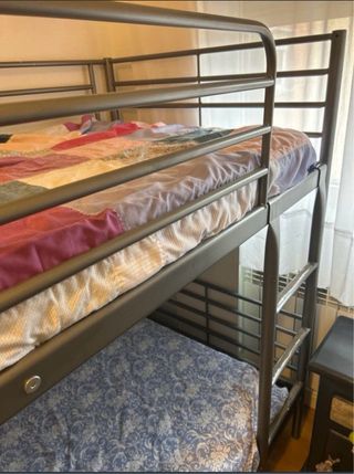 Litera metálica gris