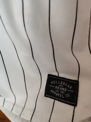 Camiseta Pull&Bear rayas blancas y negras talla L.