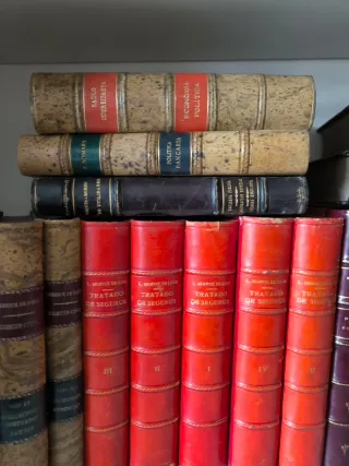 Libros de Derecho antiguos/Decoración 8-10€ unidad