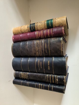 Libros de Derecho antiguos/Decoración 8-10€ unidad