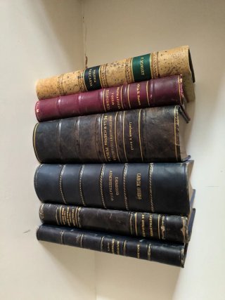 Libros de Derecho antiguos/Decoración 8-10€ unidad
