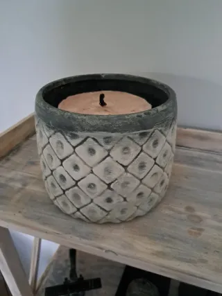 Maceta o portavelas envejecida de cerámica gris