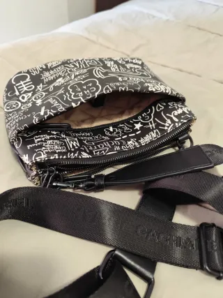 Bolso Cacharel Negro y Blanco Graffiti