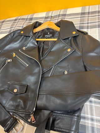 Chaqueta efecto piel Stradivarius Talla M