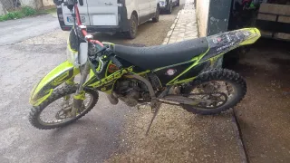 Moto Gas Gas Motocross Negra y Amarilla 2 tiempos