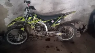 Moto Gas Gas Motocross Negra y Amarilla 2 tiempos