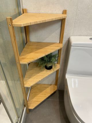 Estantería esquinera de bambú