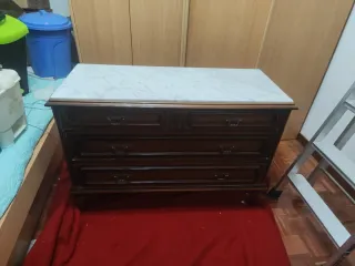 Cómoda antigua madera y mármol
