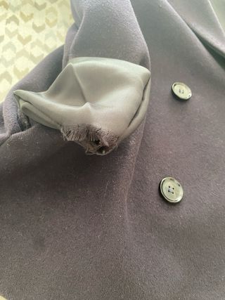 Abrigo Uterqüe oversize botones morado T.S