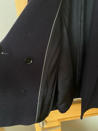 Abrigo Uterqüe oversize botones morado T.S