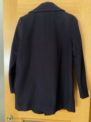 Abrigo Uterqüe oversize botones morado T.S