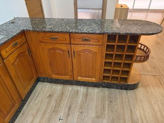 Cocina de madera y piedra