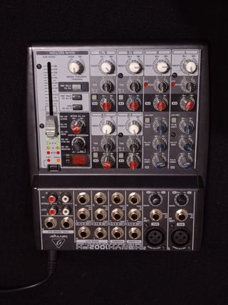 Mesa de mezclas Behringer Xenyx 1002FX