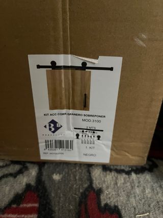 Kit herraje puerta corredera negro. NUEVO SIN USAR