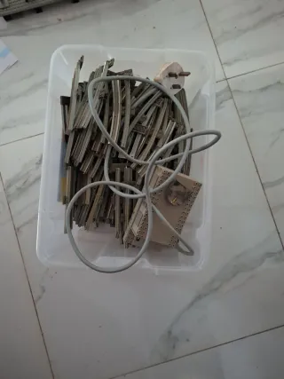 Vías de tren Lego antiguas con fuente